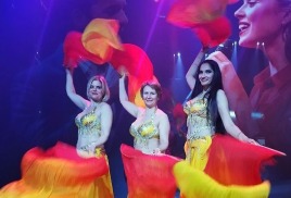 Как это было: "Рахат-Лукум" впервые на сцене ДК Испытатель